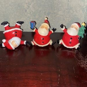 3 Santa figurines